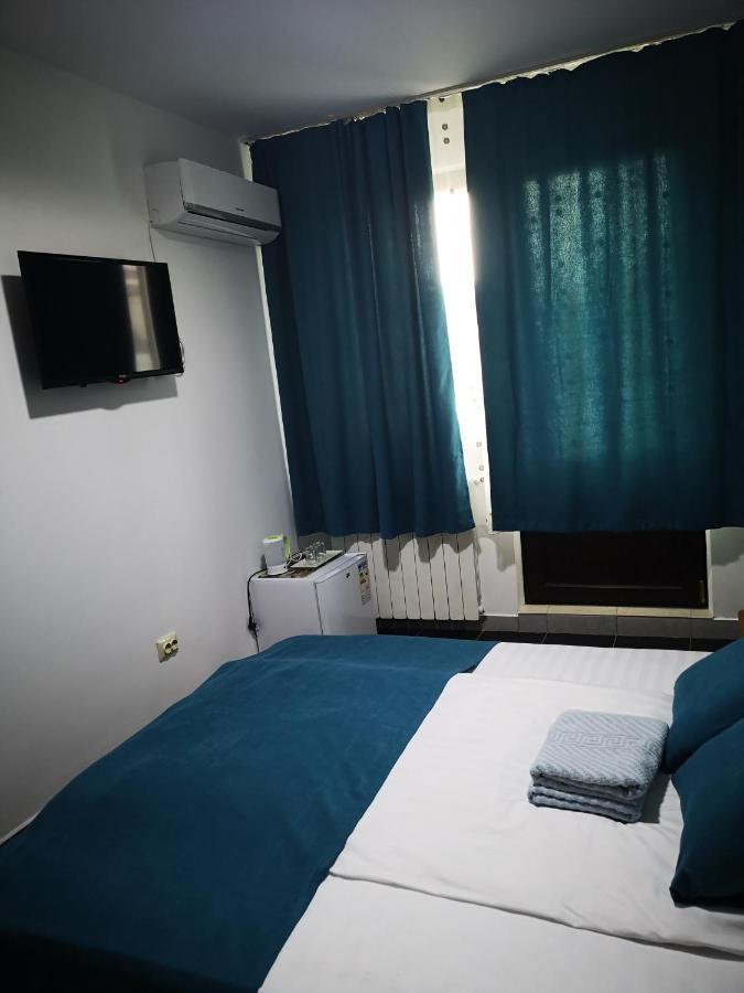 Pensiunea Mikelis International Hotel Árgyasudvarhely Kültér fotó